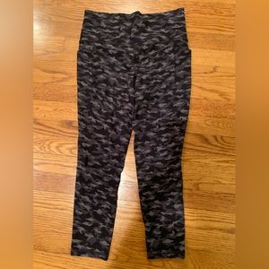 Athleta Salutation Stash Pocket 7/8 Tights